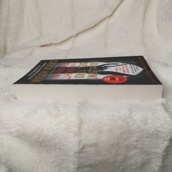 🩵 3/$25🩵The Eternal Night Paperback by Chuck‎  Hogan and Guillermo Del Toro - Picture 4 of 4